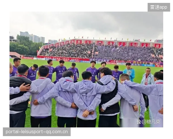 球员热身赛上演世纪吊射，全场沸腾